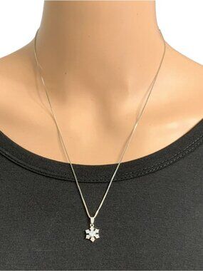 Dainty Necklace Snowflake Pendant Silver Tone Rhinestone 20 Inch Length NWOT